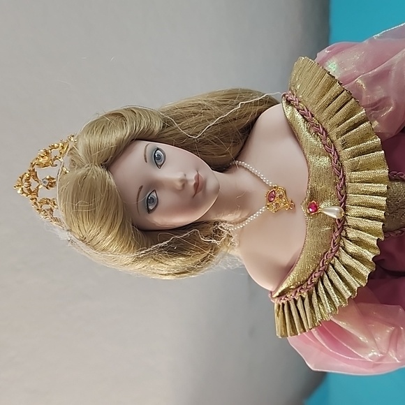 Franklin Heirloom Porcelain Cinderella Collector Doll - Picture 2 of 16